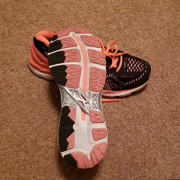 ASICS running shoes - Picture 2 of 3